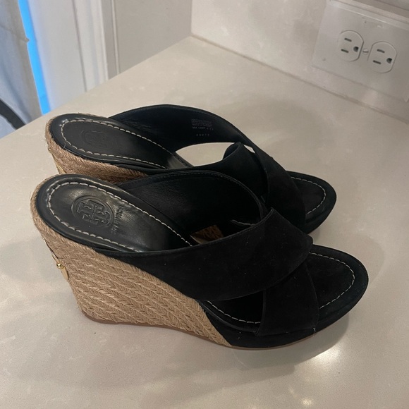 New Tory Burch Size 9. New, No tags. Beautiful black suede gold sign. - Picture 5 of 11